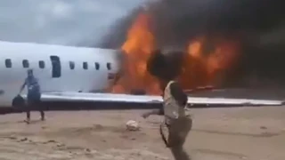 Κονγκό: Αεροπλάνο πήρε φωτιά στην προσγείωση-Σώθηκαν όλοι οι επιβάτες (vid)