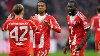 Επική ανατροπή η Μπάγερν Μονάχου, ασίστ Γιαννούλη και νίκη για την Άουγκσμπουργκ