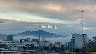 Πυκνό νέφος στη Θεσσαλονίκη: Περιορισμένη η ορατότητα στα ανατολικά