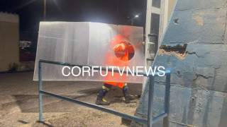 Κέρκυρα: Ξεκόλλησε τμήμα οροφής κολυμβητηρίου εν ώρα αγώνα!