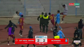 Χάος στη Βολιβία: Σοβαρά επεισόδια στο γήπεδο και... 17 αποβολές!