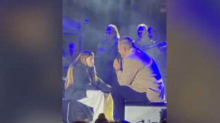 Ο Ρέμος τραγούδησε στην κόρη του και συγκίνησε: «Παίρνεις μόνο αγάπη»