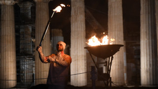 Ολυμπιακή Φλόγα: Ανέβηκε στην Ακρόπολη δια χειρός Στέφανου Ντούσκου