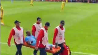 Απίστευτο! Ο Μουτουσαμί του Ατρόμητου βγήκε με φορείο για να μην αποβληθεί