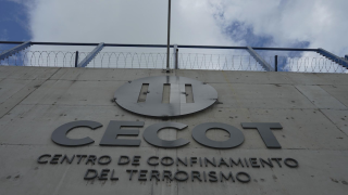 Ποια χώρα απειλεί να απελευθερώσει όλους τους κρατουμένους από φυλακή-κολαστήριο