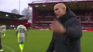 Το viral... πείραγμα του Γκουαρντιόλα στον κάμεραμάν μετά τη νίκη κόντρα στη Νότιγχαμ