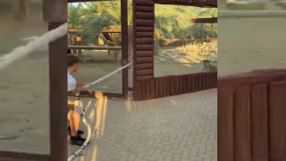 Η πιο τολμηρή πλευρά του Χούισεν: Ανάμεσα σε λιοντάρια και κροκόδειλους