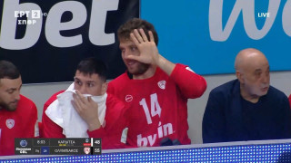 Ολυμπιακός: Ο Μπαρτζώκας έκανε προσποίηση και η μπάλα βρήκε στον Βεζένκοφ!