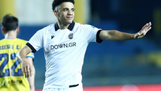 Ο Τάισον Jr με την επετειακή φανέλα του ΠΑΟΚ