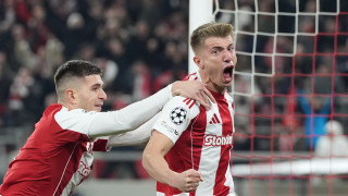 Ολυμπιακός-Λεβερκούζεν: Ο Κοστίνια άνοιξε το σκορ με καρφωτή κεφαλιά!