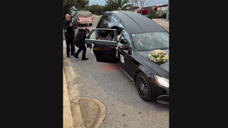 Ηράκλειο: Απίστευτος γαμπρός πήγε στον γάμο του με...νεκροφόρα