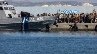 Φυλακή για διακινητές παράνομων μεταναστών: Τι προβλέπει το νέο νομοσχέδιο