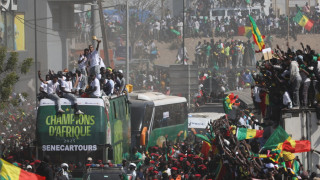 Λαϊκή αποθέωση στο Ντακάρ για τους πρωταθλητές Αφρικής-Στους δρόμους χιλιάδες Σενεγαλέζοι
