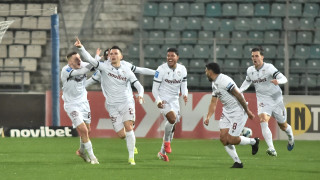 ΝΠΣ Βόλος-ΑΕΛ: Μπροστά στο σκορ οι «βυσσινί» με Τούπτα – Πέναλτι, κόκκινη και VAR στο Πανθεσσαλικό