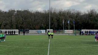 Συγκλονιστική στιγμή στο Φίλυρο: Σήκωσαν τη φανέλα με τον αριθμό «12» για τα επτά αετόπουλα