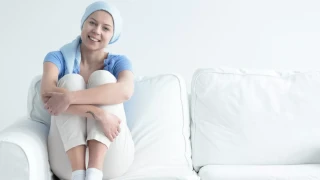 Γιατί η νόσος Αλτσχάιμερ απειλεί λιγότερο όσους έχουν ξεπεράσει τον καρκίνο