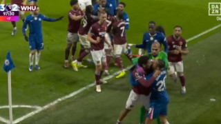 Χαμός στο Τσέλσι-Γουέστ Χαμ: Πιάστηκαν στα χέρια οι παίκτες και...ο Μαυροπάνος