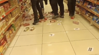 Βόλος: Μπούκαραν σε σούπερ μάρκετ και κατέστρεψαν προϊόντα «Βιολάντα»