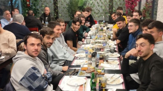 Κοπή της πίτας στον Αίαντα Ευόσμου σε οικογενειακό κλίμα