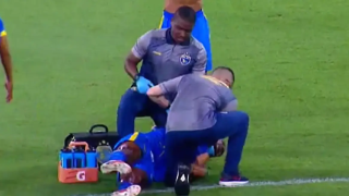 Ποδοσφαιριστής της Σαμπάιο υπέστη σπασμούς κατά τη διάρκεια αγώνα!