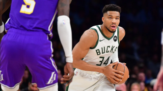 NBA: «Ο Αντετοκούνμπο πέταξε κι άλλη σεζόν στα σκουπίδια-Φύγε από εκεί!»