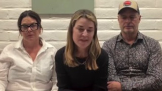 Συγκλονίζει η Σαβάνα Γκάθρι: Έκκληση με δάκρυα για την απαχθείσα μητέρα της