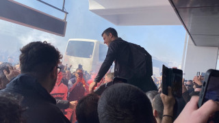 ΟΦΗ-Εντυπωσιακή υποδοχή στο αεροδρόμιο: Αποθέωση για Κόντη