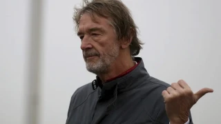 Σερ Τζιμ Ράτκλιφ: Σάλος στην Αγγλία για τη δήλωση περί «αποικίας μεταναστών»