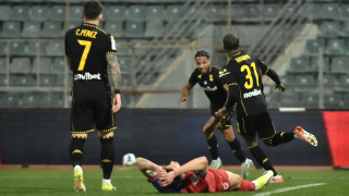 Με αυτογκόλ του Κάργα ο Άρης προηγείται 0-1 του ΝΠΣ Βόλου