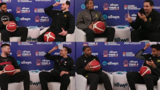 Final 8-Άρης: Το challenge των 24'' για τα παπούτσια και το κούρεμα του Φόρεστερ