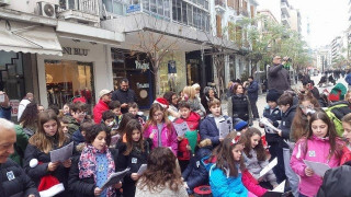 «Δέντρο από Γάλα» για καλό σκοπό στον πεζόδρομο της Αγίας Σοφίας