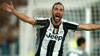 «Ο... είναι ο δυσκολότερος αντίπαλος μου και ο... το είδωλο μου» (pcs)