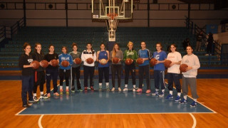 Στον δρόμο προς την Α1 οι γυναίκες του        Ηρακλή