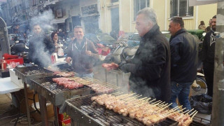 Άρχισε το γλέντι στο κέντρο της Θεσσαλονίκης (video)