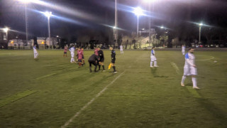 Σε άσχημη κατάσταση ο πλαστικός τάπητας του γηπέδου Αμπελοκήπων