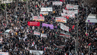 Μαζικό «παρών» στο συλλαλητήριο για τα Τέμπη: «Το έγκλημα δεν θα ξεχαστεί» φωνάζει η Θεσσαλονίκη