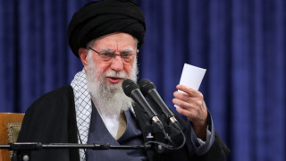 Ιράν: Αναβλήθηκε η κηδεία του Χαμενεΐ-Θα τον αντικαταστήσει ο γιος του;