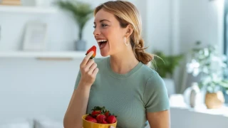 Tρόφιμα γεμάτα φυτοφάρμακα και μικροπλαστικά μας επιβαρύνουν «σιωπηλά»