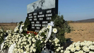Μνημόσυνο και μνημείο για τα αδικοχαμένα «αετόπουλα» στη Ρουμανία