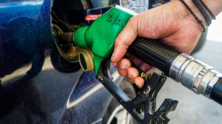 Καύσιμα στα ύψη: Γιατί οι τιμές σε βενζίνη και πετρέλαιο δεν θα πέσουν σύντομα