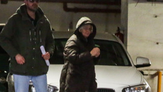 Ελένη Ζαρούλια: Με χειροπέδες μεταφέρθηκε στις φυλακές Θηβών (vid, pics)