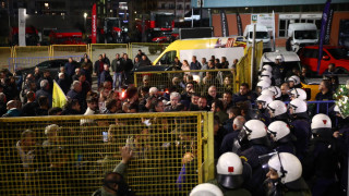 Θεσσαλονίκη: «Μπλόκο» στους αγρότες και ένταση με την Αστυνομία έξω από τη ΔΕΘ