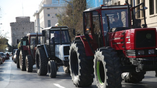 «Απόβαση» τρακτέρ έξω από τη ΔΕΘ για τα εγκαίνια της Agrotica (pics)