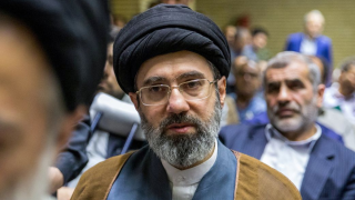 Ομοφυλόφιλος ο Μοτζτάμπα Χαμενεΐ: «Δεν σταμάτησε να γελά ο Τραμπ»