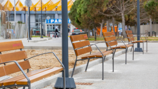 Θεσσαλονίκη: Παραδόθηκαν διακόσια νέα παγκάκια στην πόλη