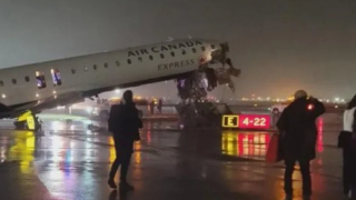 Νέα Υόρκη: Αεροσκάφος συγκρούστηκε με πυροσβεστικό όχημα-Τουλάχιστον δύο οι νεκροί