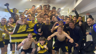 Άρης Κ19: Πανηγυρισμοί με Ρέγες στα αποδυτήρια για την πρόκριση στον τελικό Κυπέλλου