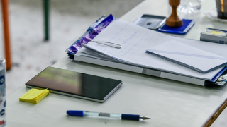 Απορρίπτει τις πρόωρες εκλογές η κυβέρνηση: «Θα γίνουν το 2027»