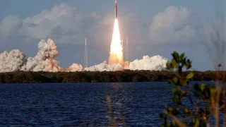 «Artemis II»:  Ταξίδι στην αθέατη πλευρά της Σελήνης-Βίντεο με την εκτόξευση μέσα από αεροπλάνο