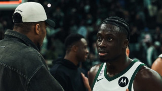 Ο Άλεξ άνοιξε λογαριασμό στο ΝΒΑ και ο Γιάννης Αντετοκούνμπο το χάρηκε διπλά